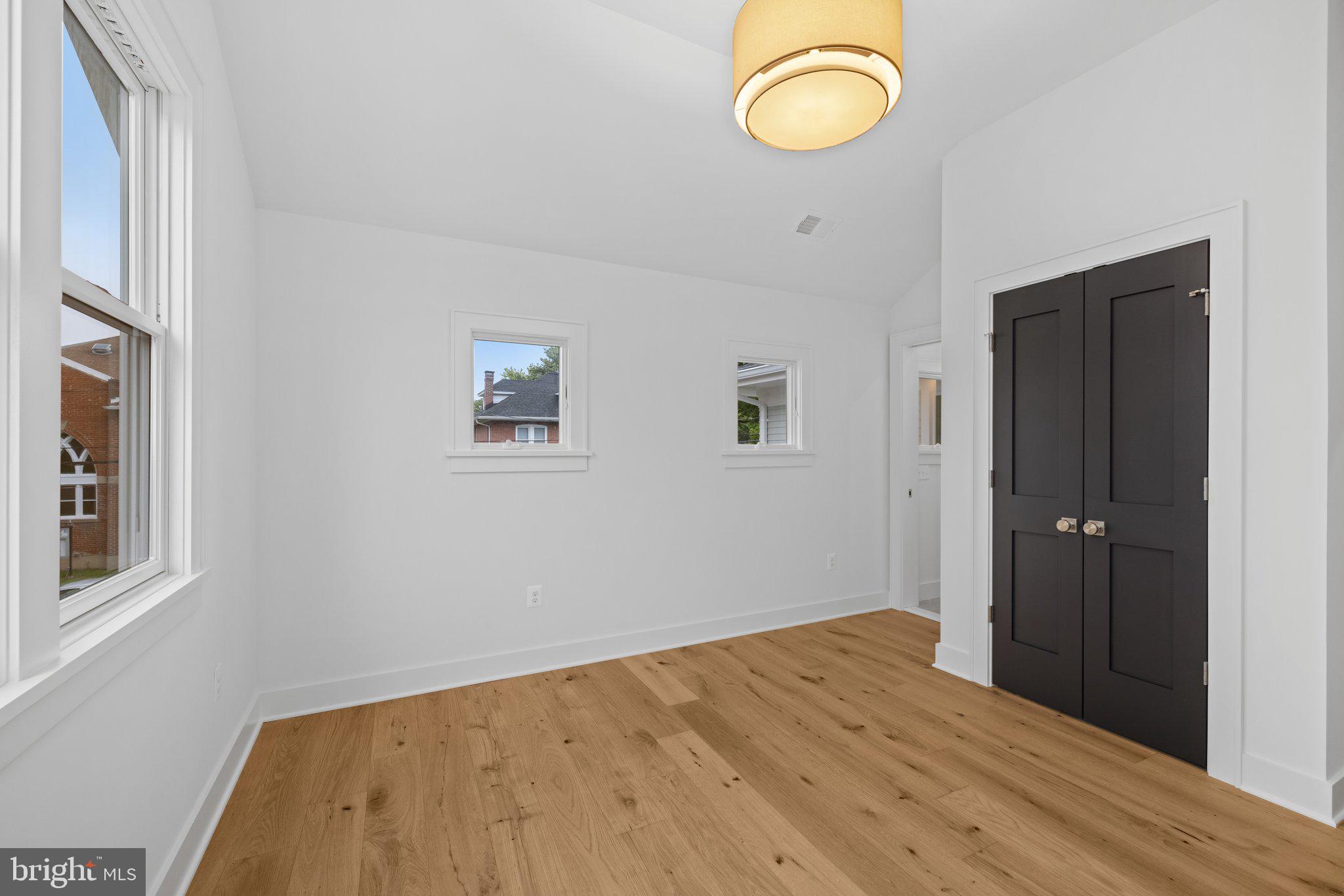 209 E Del Ray Ave