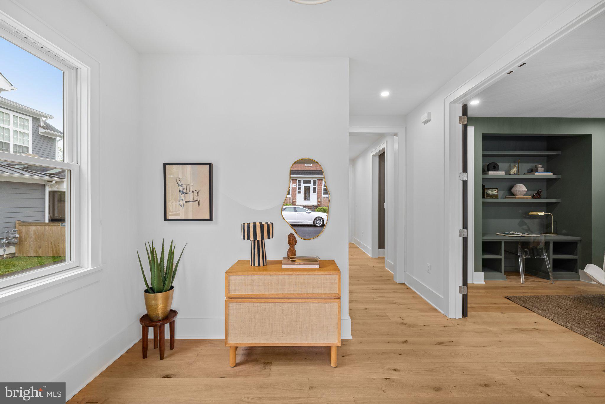 209 E Del Ray Ave