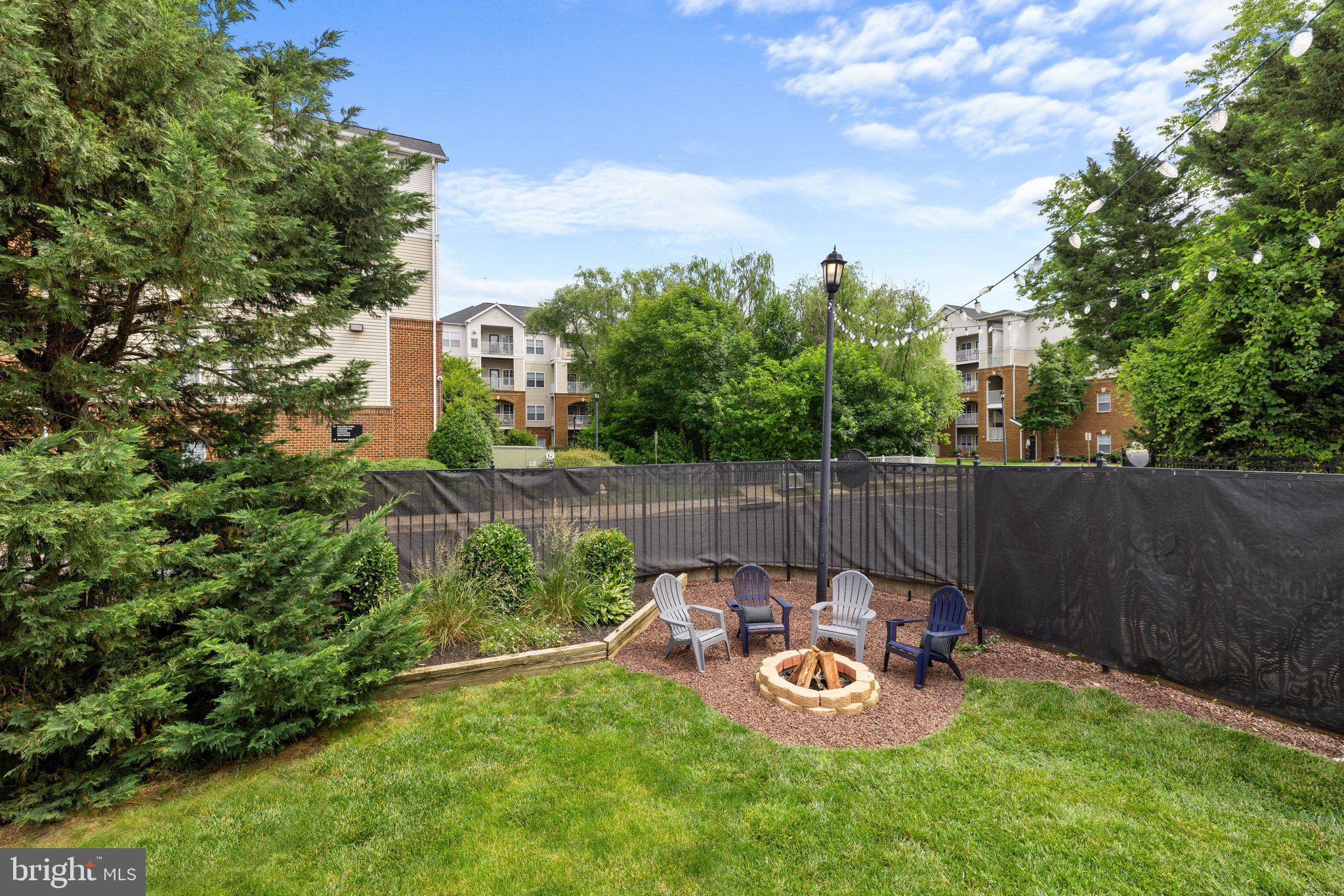 100 1/2 E Reed Ave
