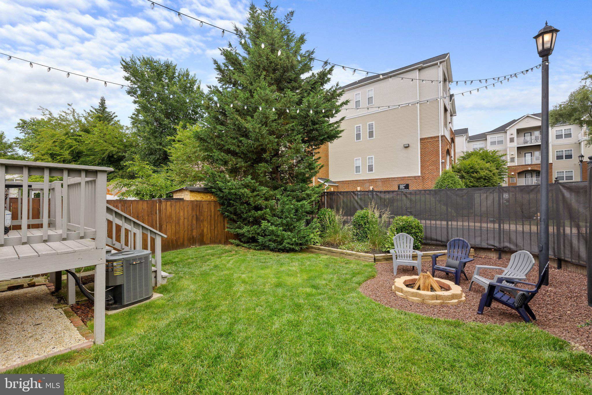 100 1/2 E Reed Ave