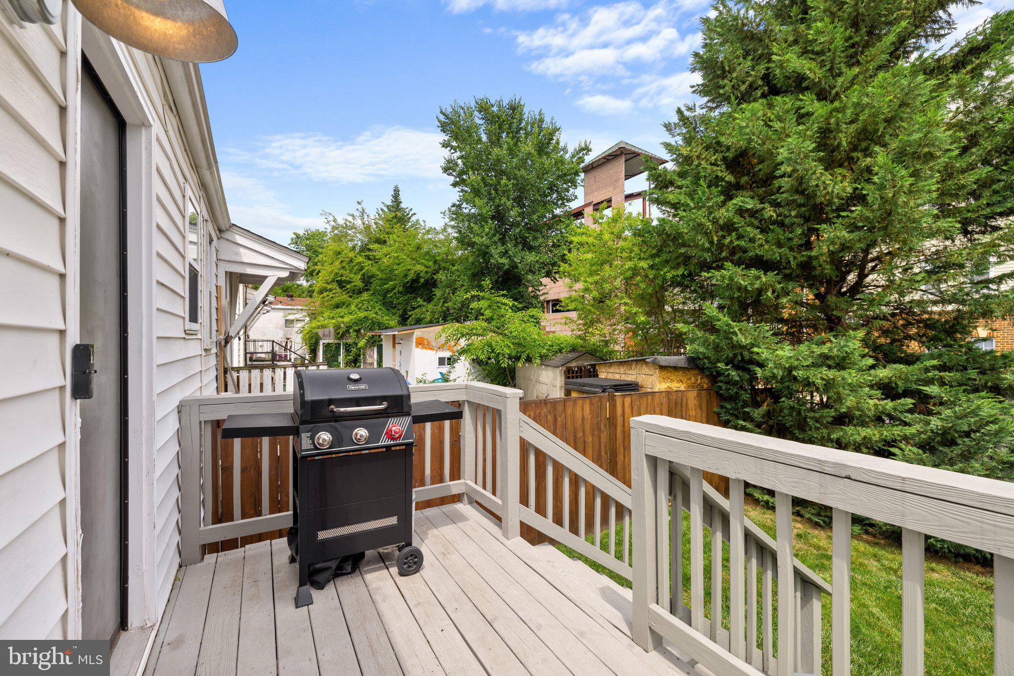 100 1/2 E Reed Ave
