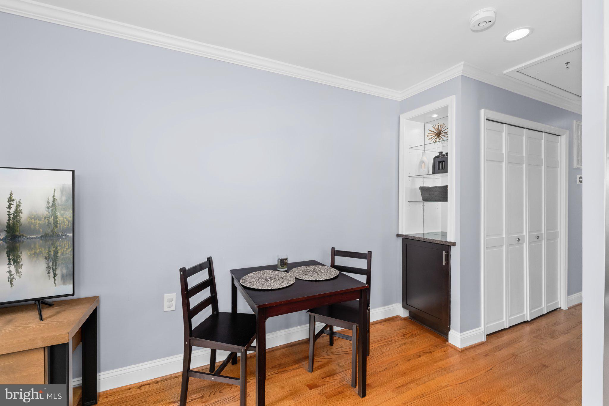 100 1/2 E Reed Ave