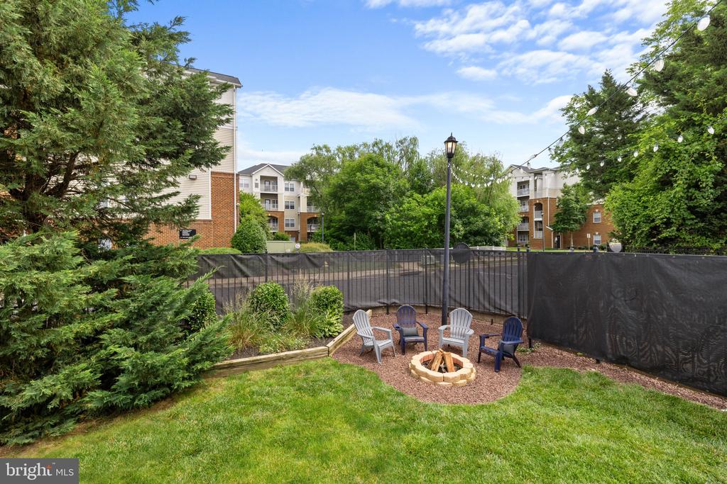 100 1/2 E Reed Ave