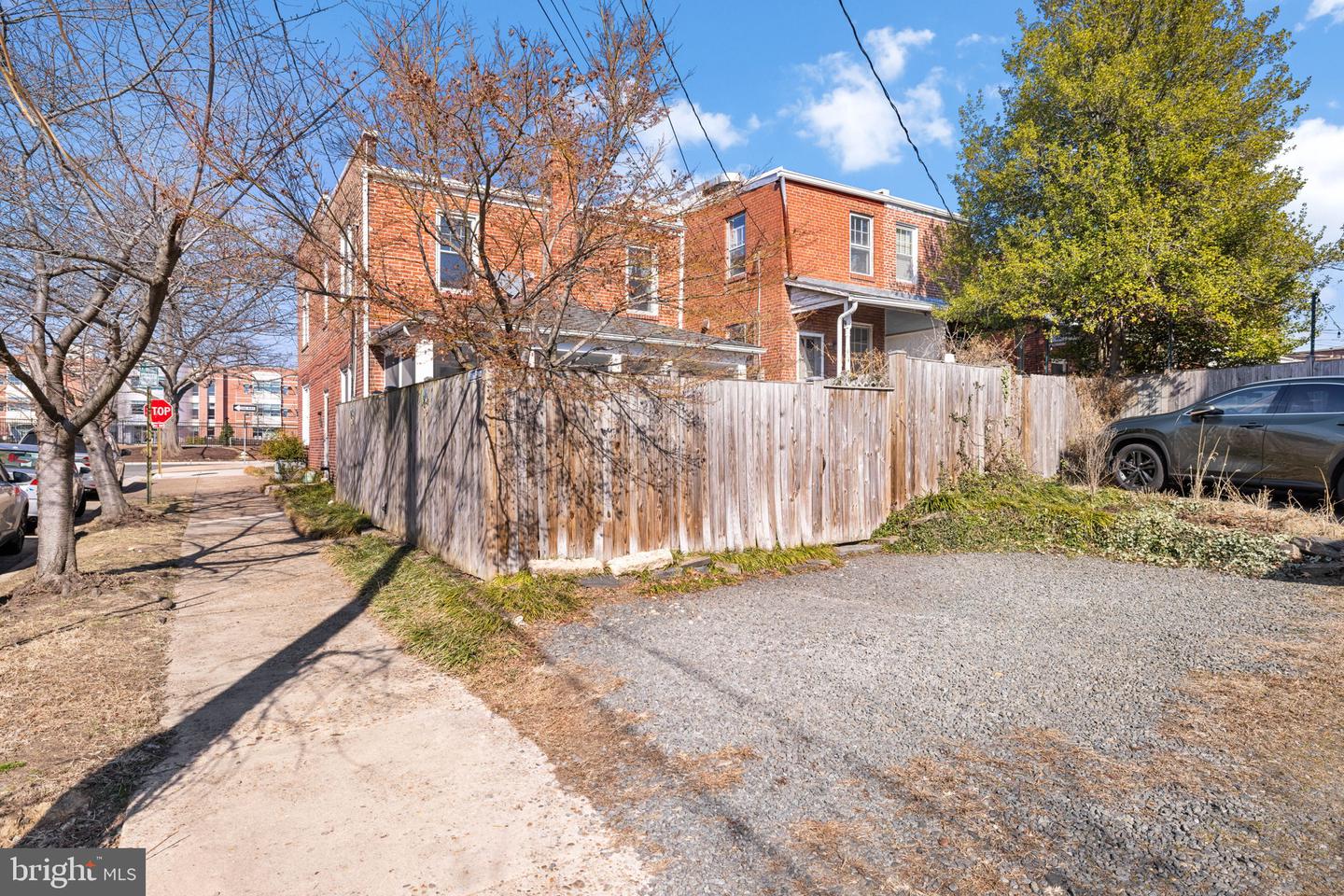 1422 Cameron St