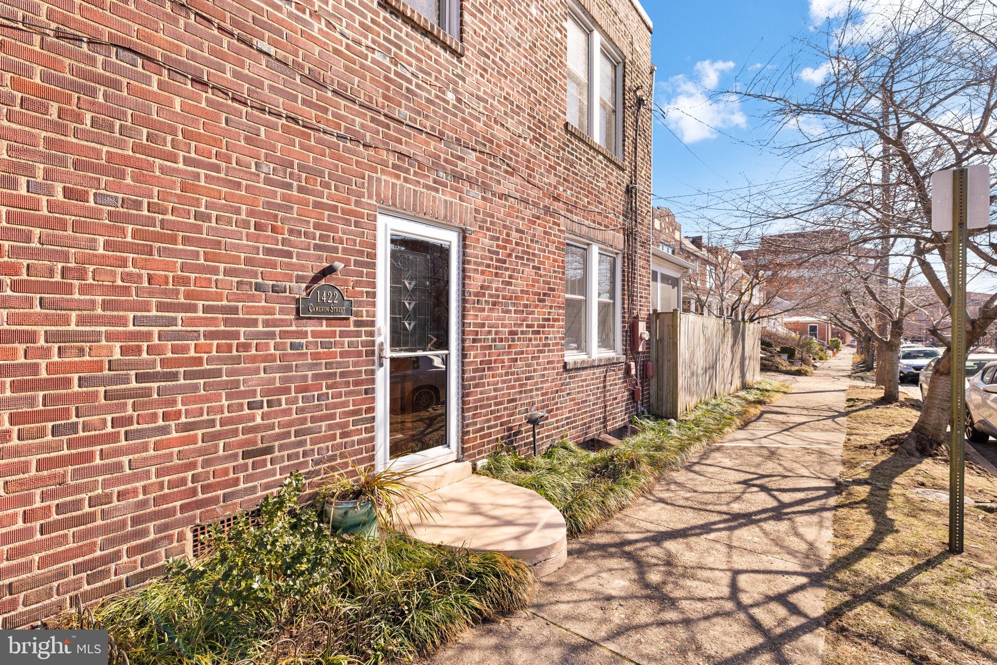 1422 Cameron St