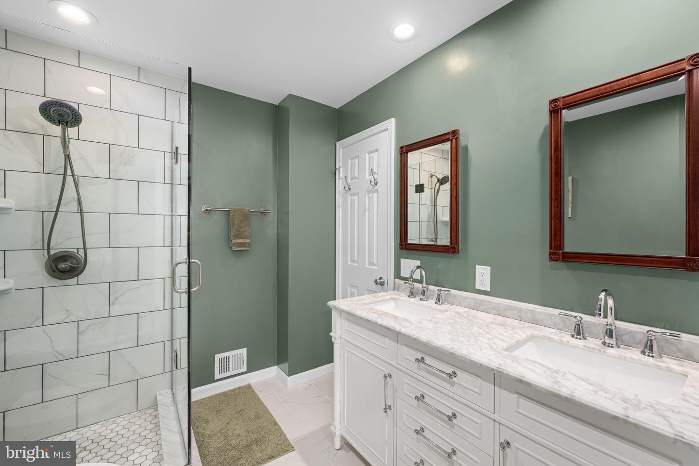 535 COLECROFT CT
