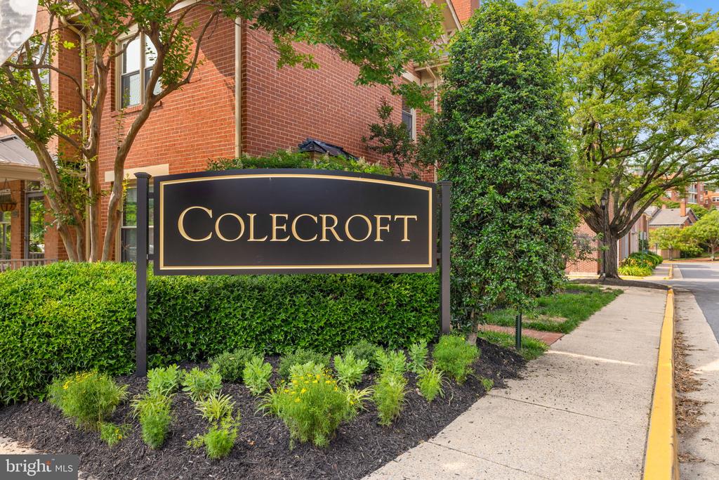 535 COLECROFT CT