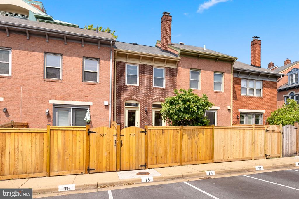 535 COLECROFT CT