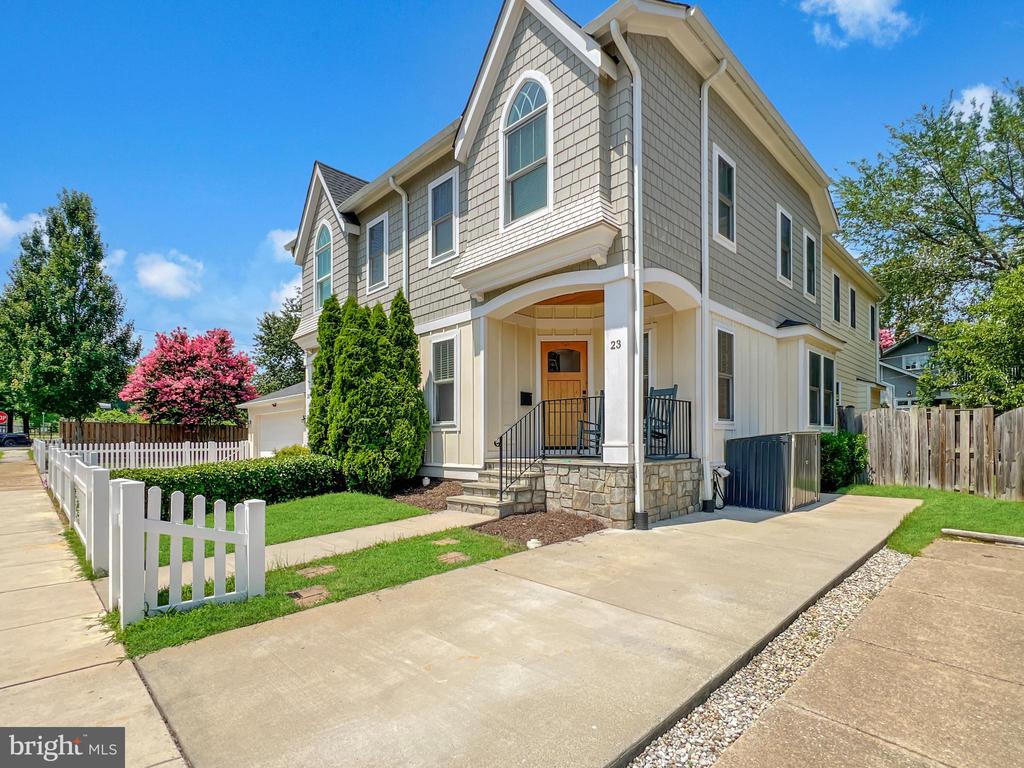 23 W CHAPMAN ST W