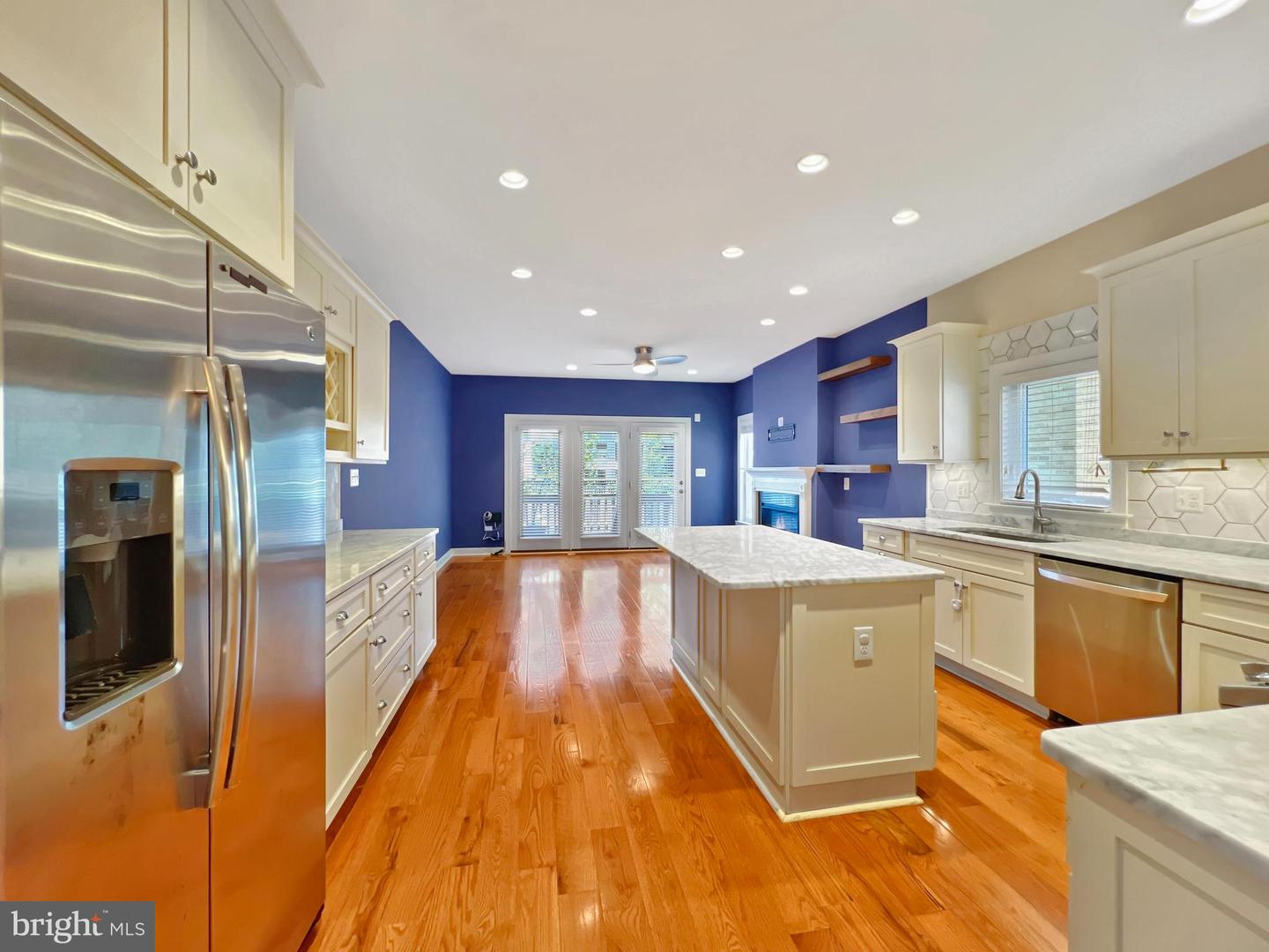 23 W CHAPMAN ST W