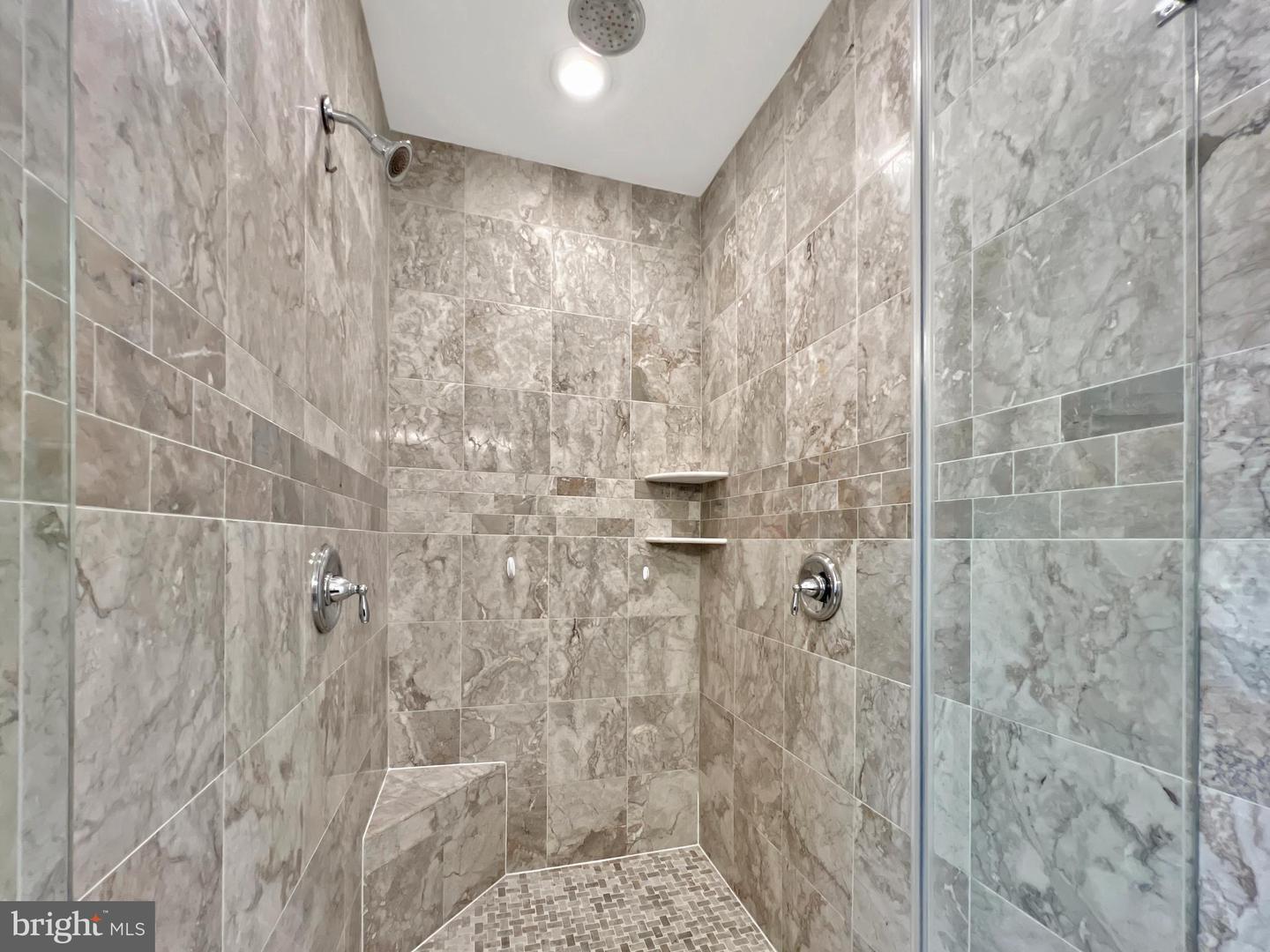 23 W CHAPMAN ST W