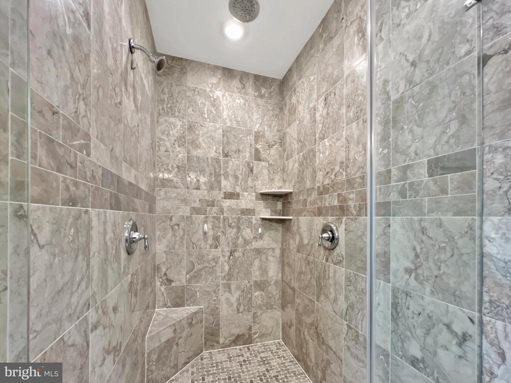 23 W CHAPMAN ST W