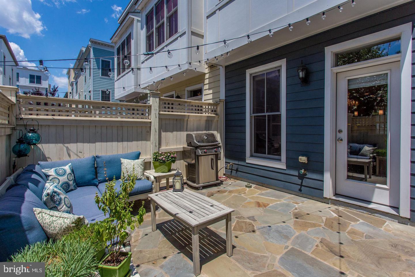 808 MONTGOMERY STREET