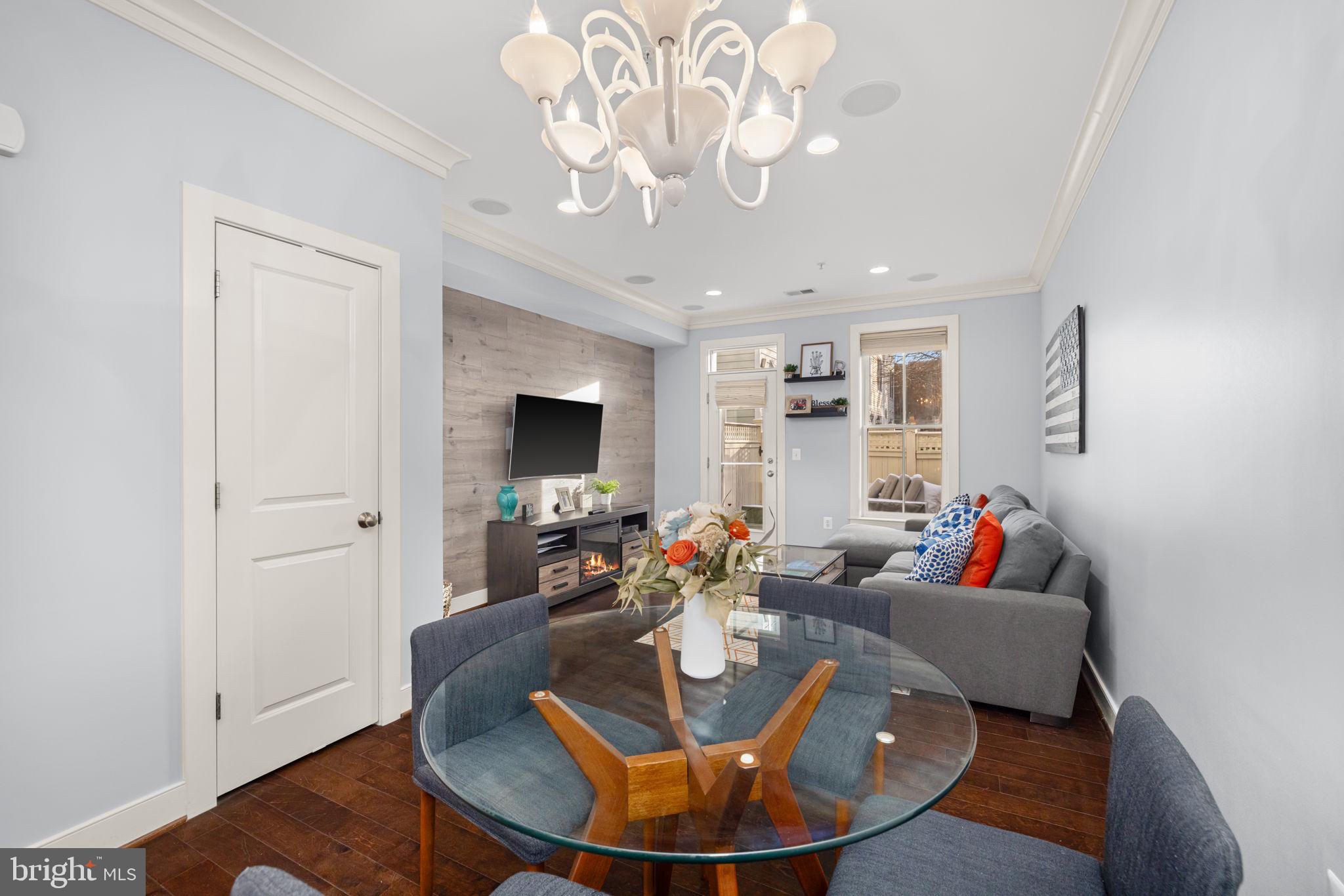 808 MONTGOMERY STREET