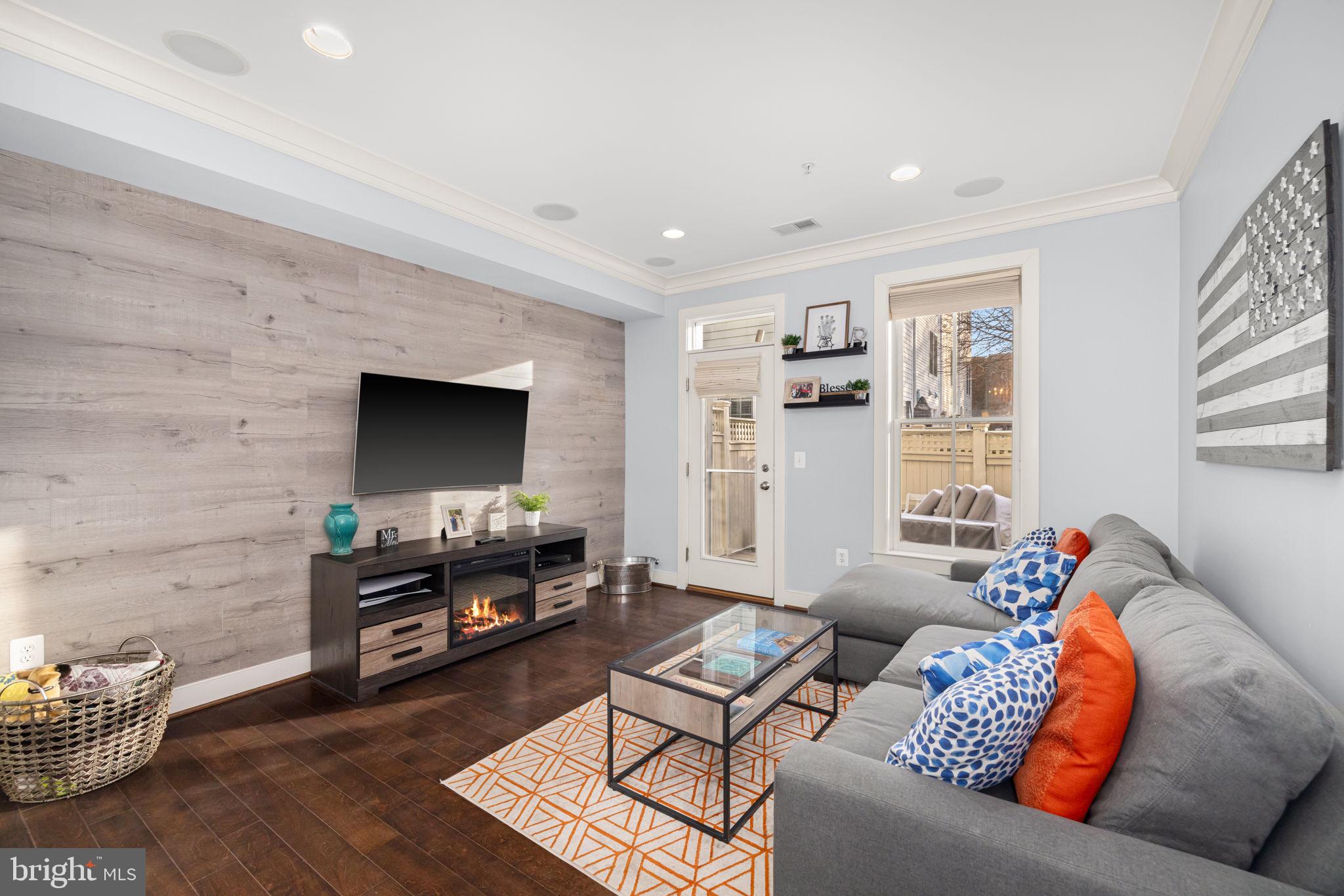 808 MONTGOMERY STREET