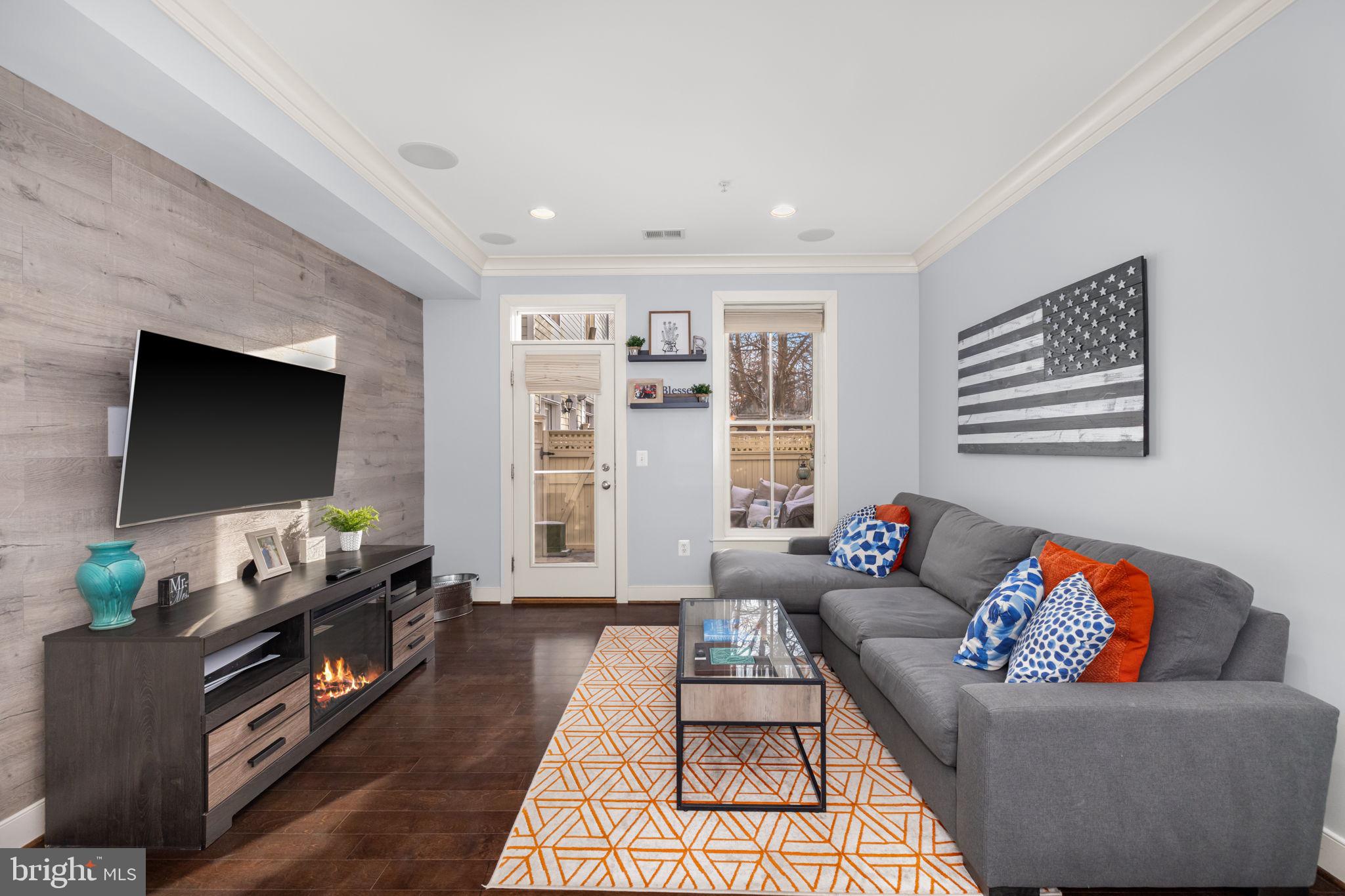 808 MONTGOMERY STREET