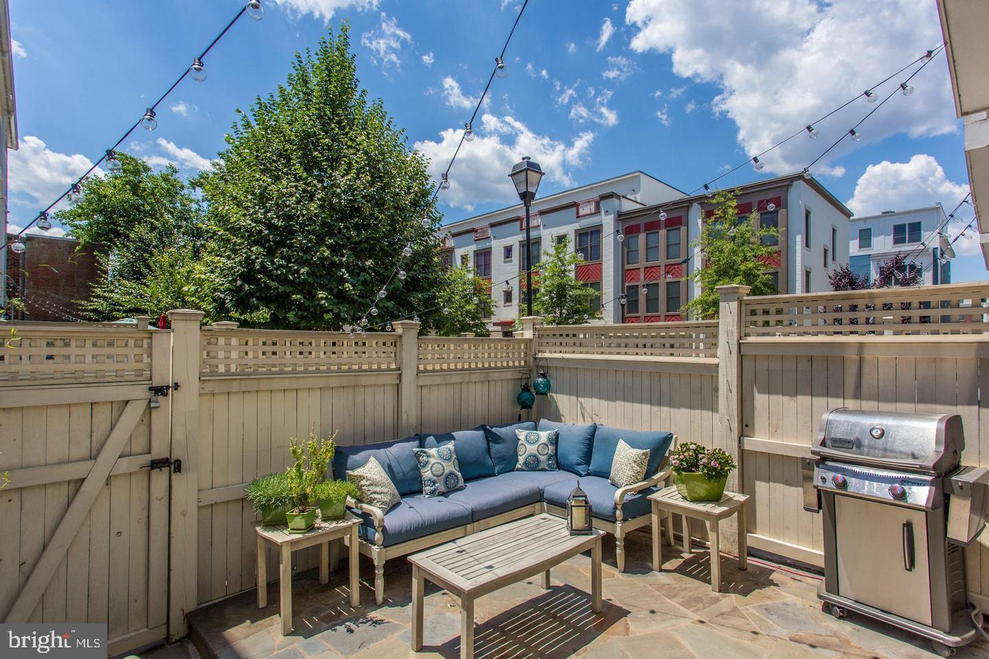 808 MONTGOMERY STREET