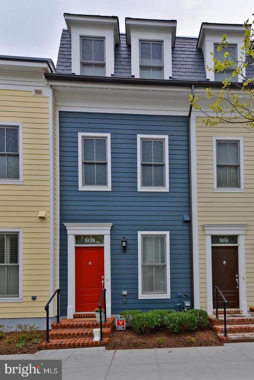 808 MONTGOMERY STREET