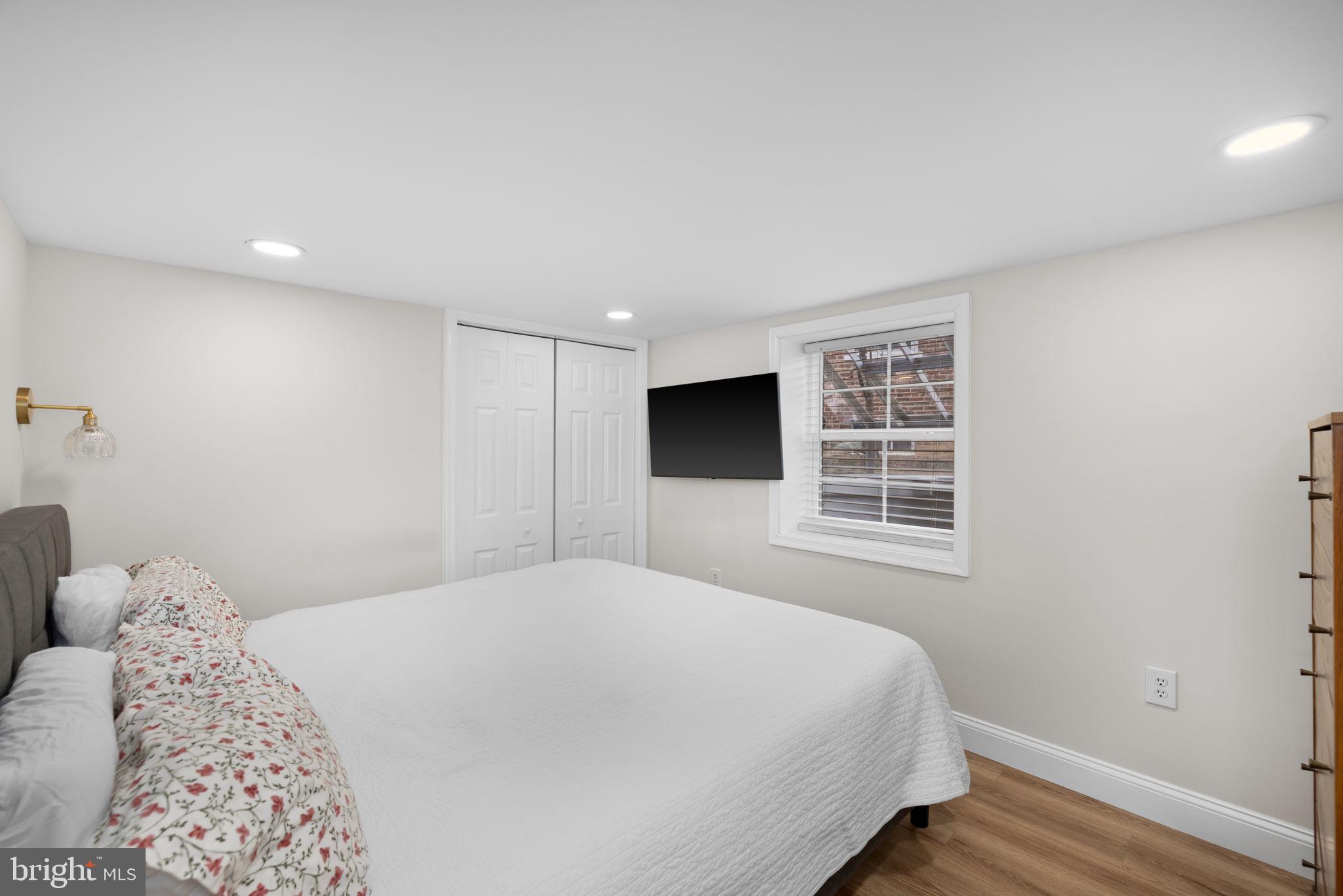 2205 E RANDOLPH AVENUE