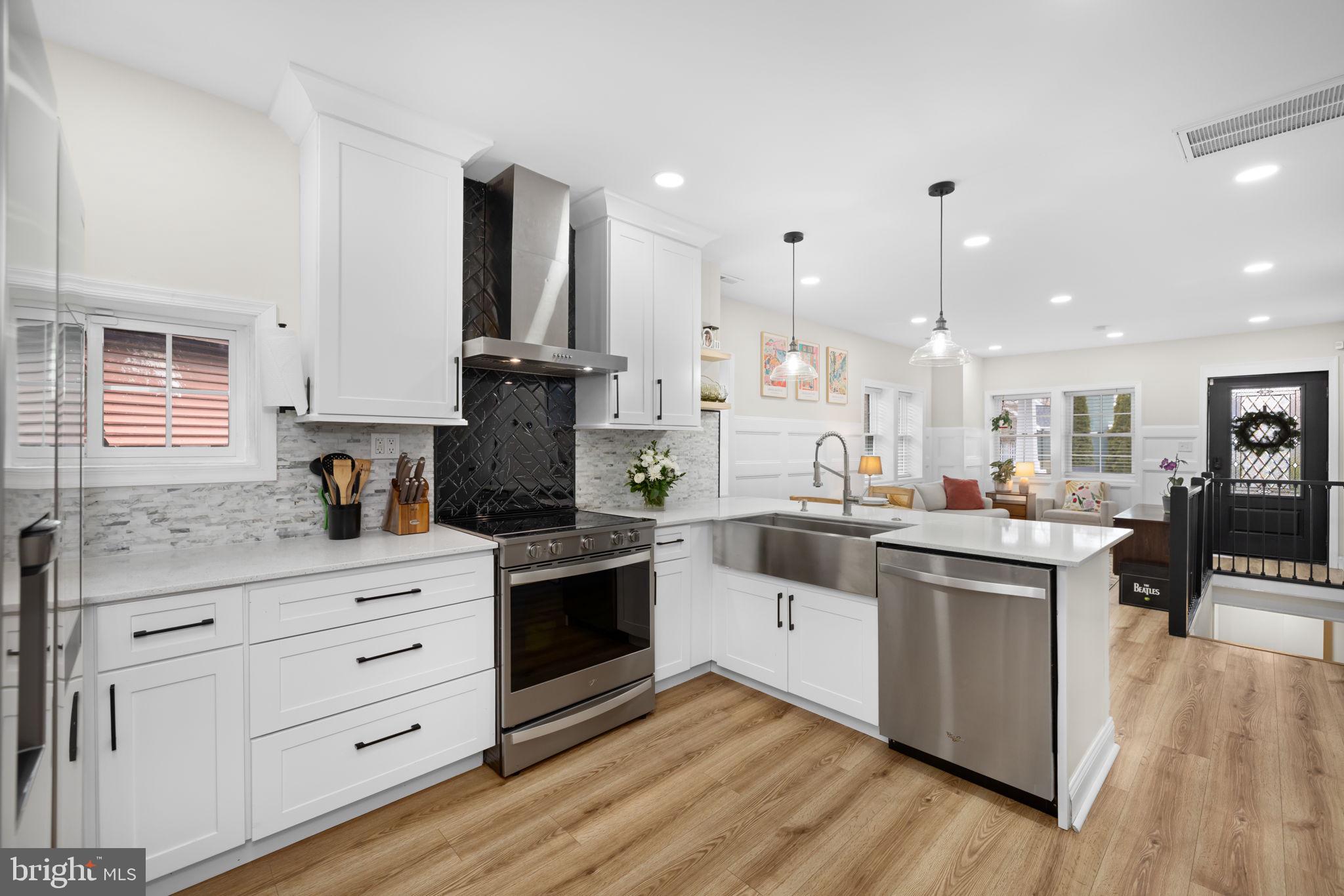 2205 E RANDOLPH AVENUE