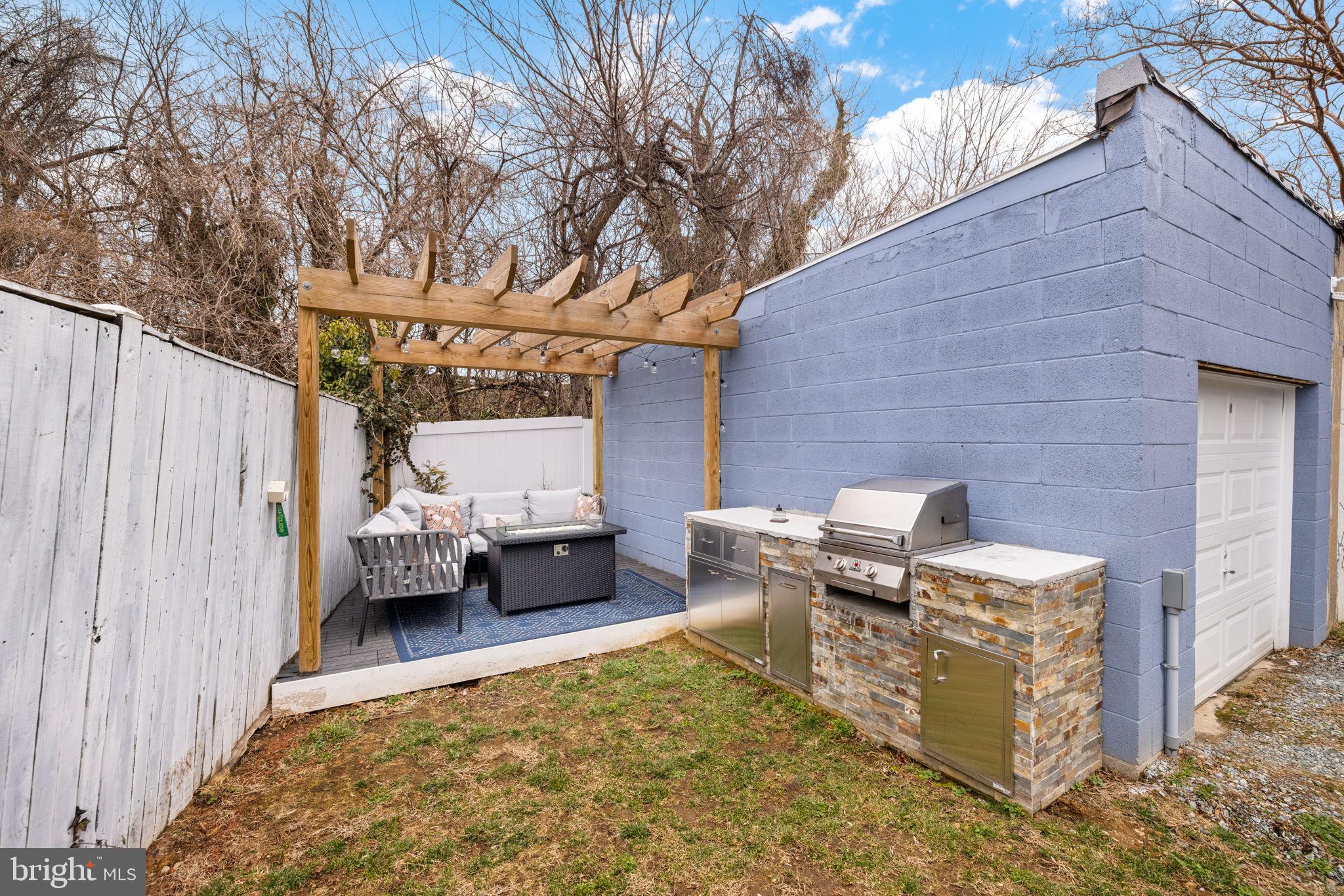 2205 E RANDOLPH AVENUE