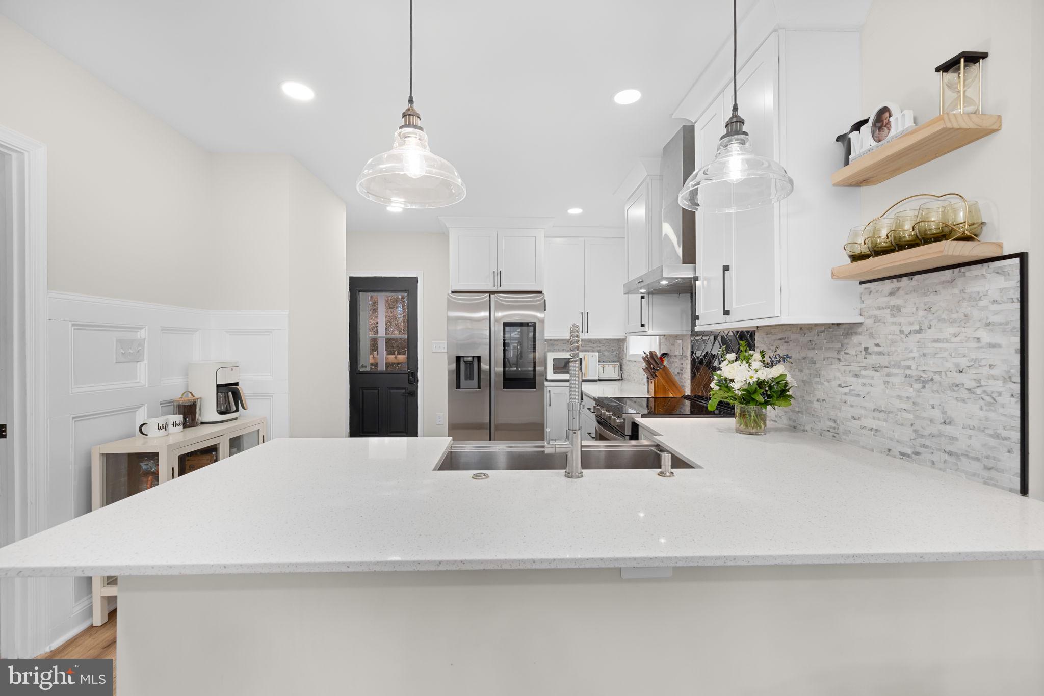 2205 E RANDOLPH AVENUE