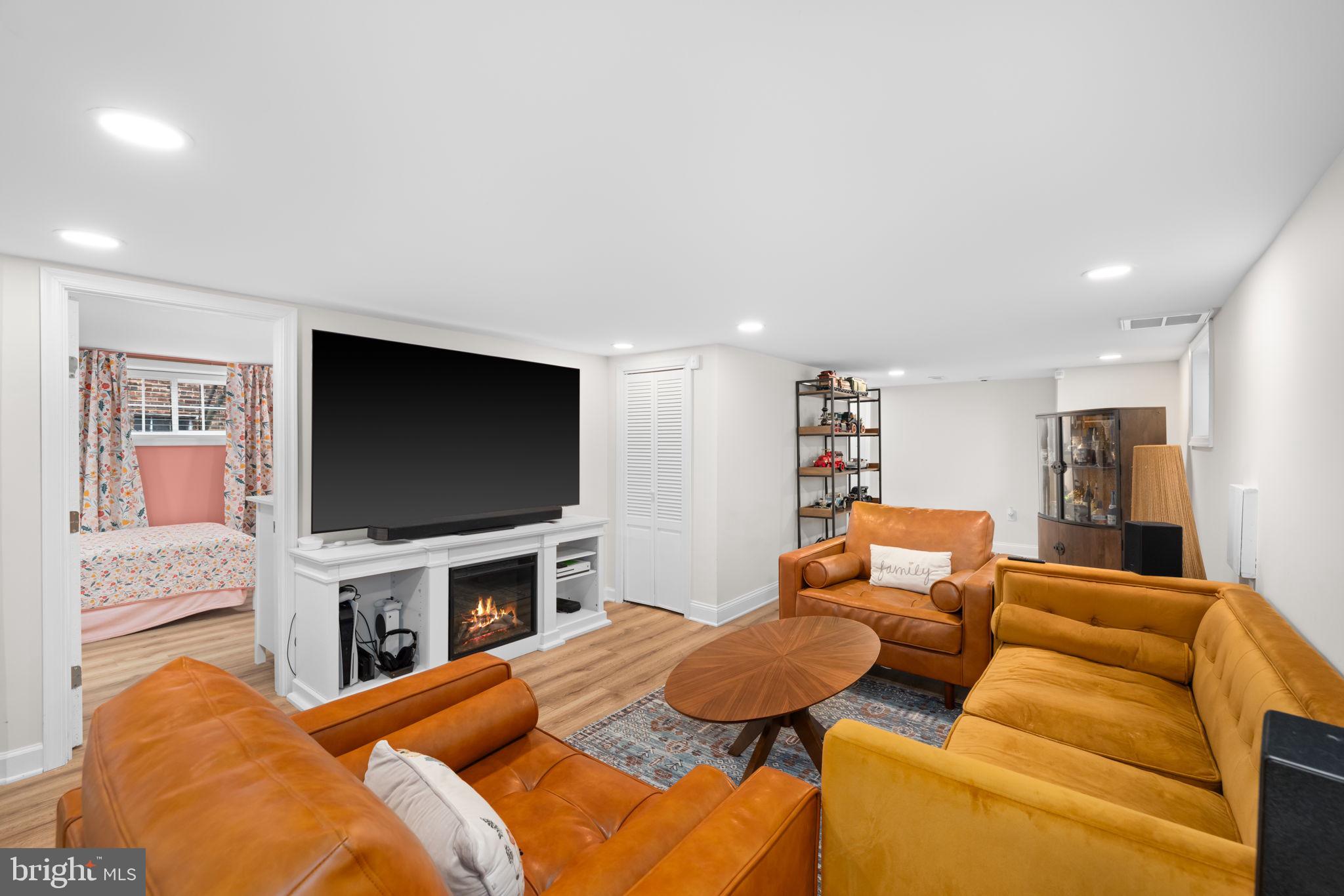 2205 E RANDOLPH AVENUE