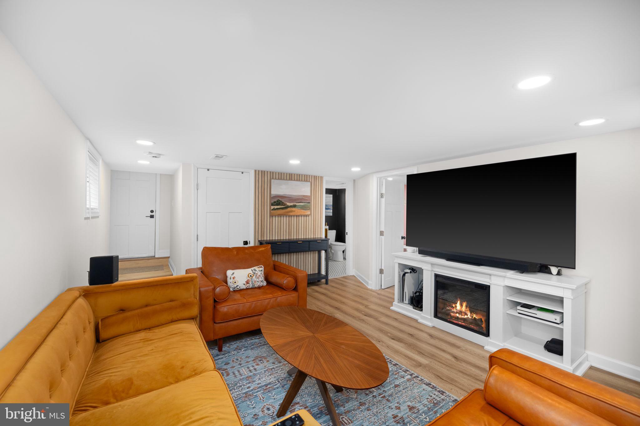 2205 E RANDOLPH AVENUE