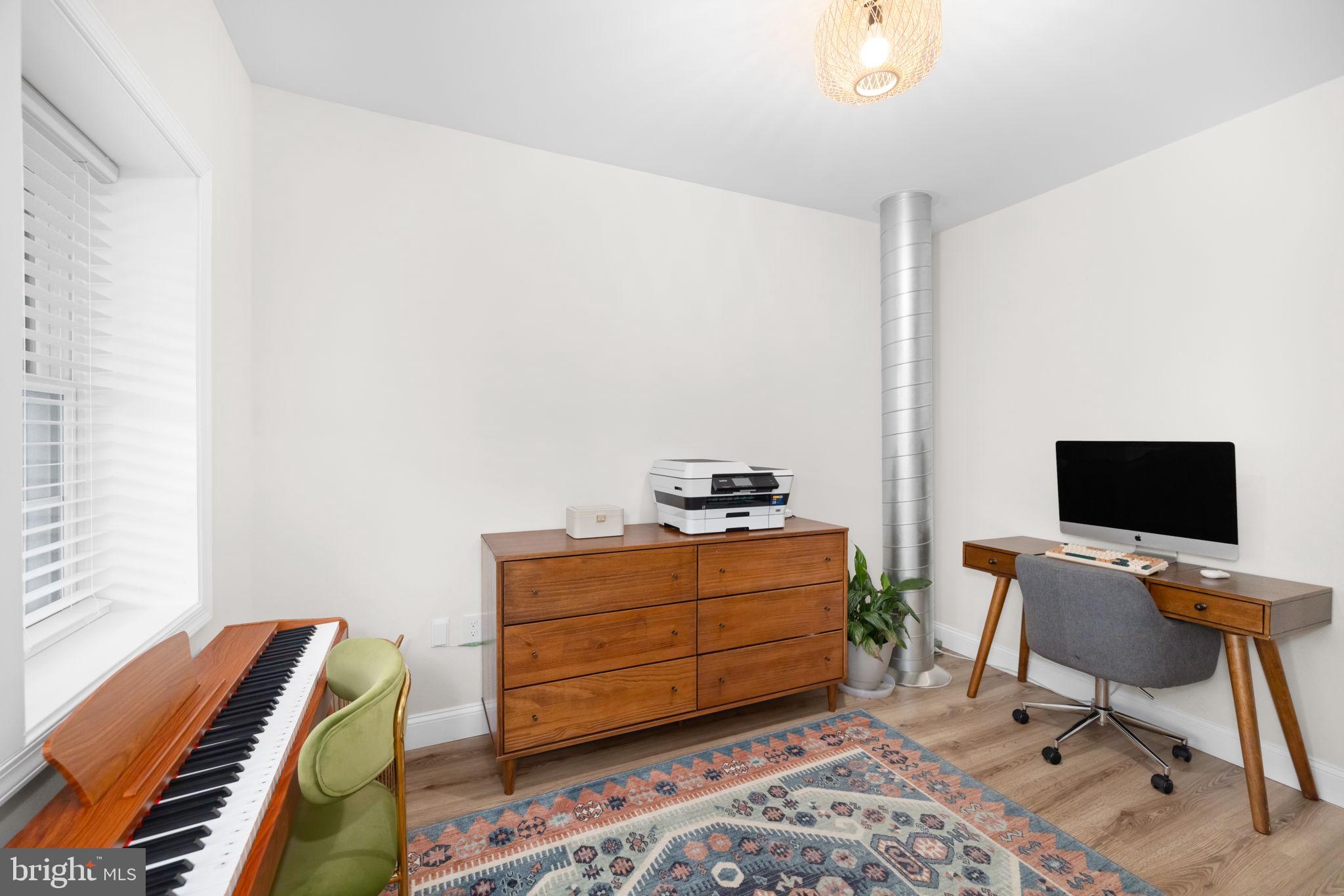 2205 E RANDOLPH AVENUE