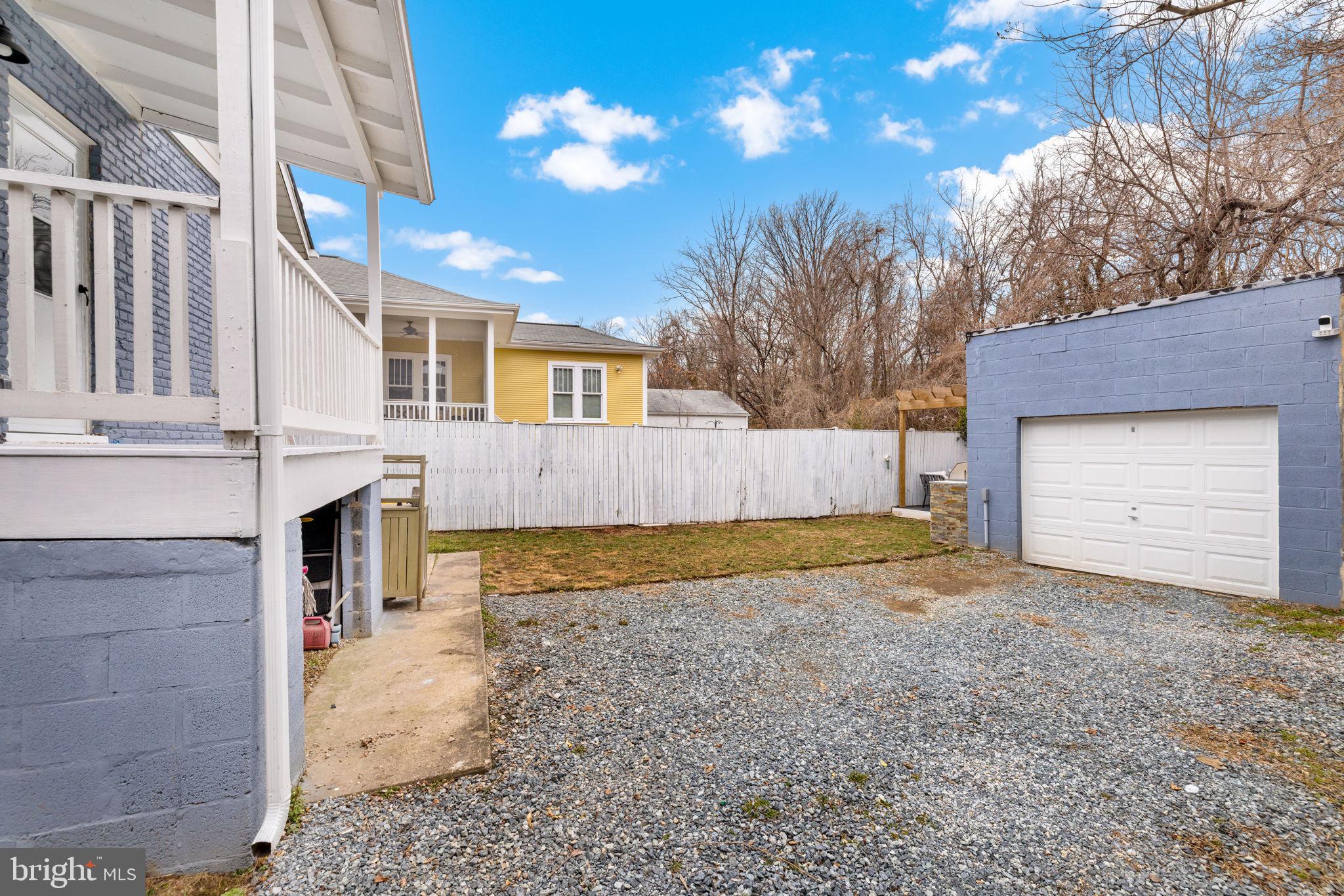 2205 E RANDOLPH AVENUE