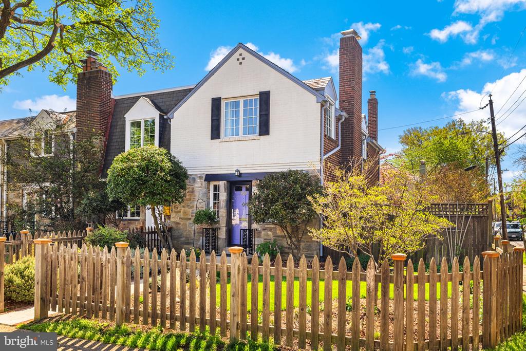 700 CHETWORTH PLACE