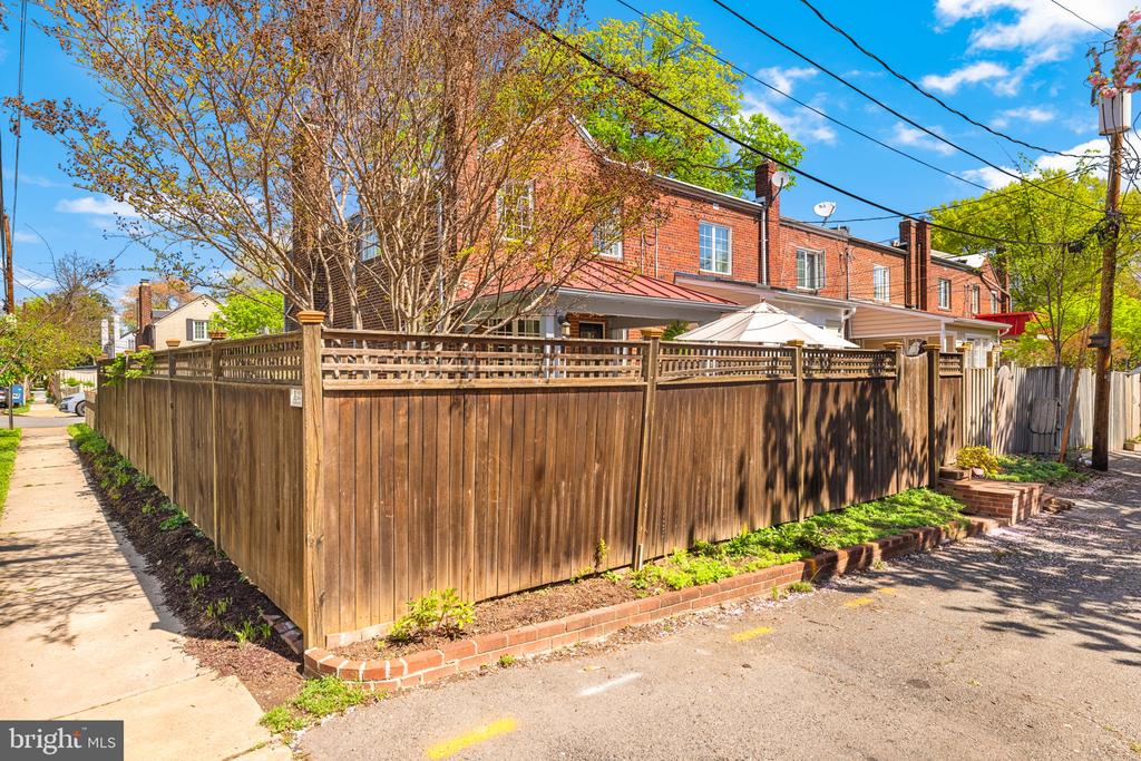 700 CHETWORTH PLACE