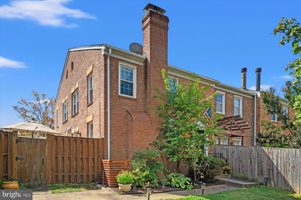 912 BERNARD STREET