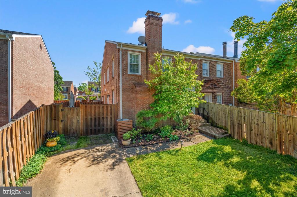 912 BERNARD STREET