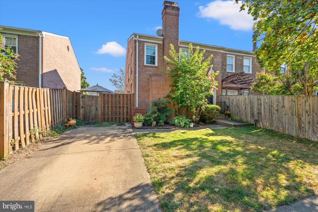 912 BERNARD STREET