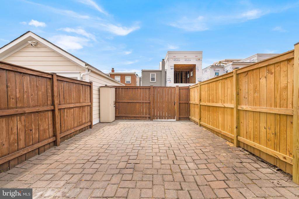 1005 ORONOCO STREET
