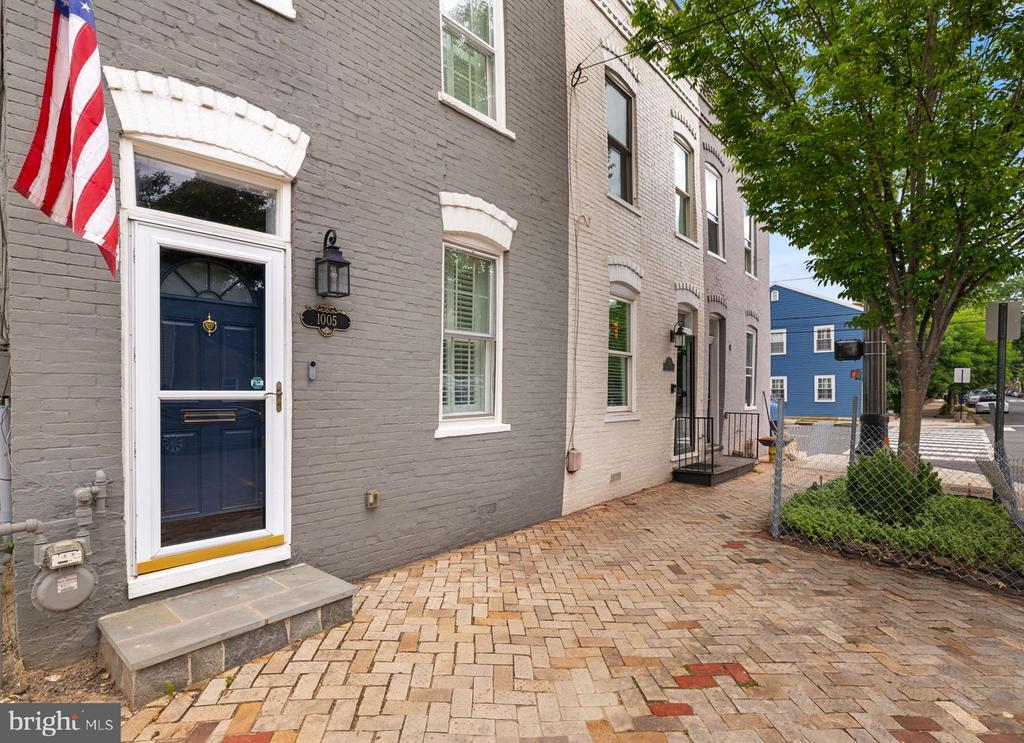 1005 ORONOCO STREET