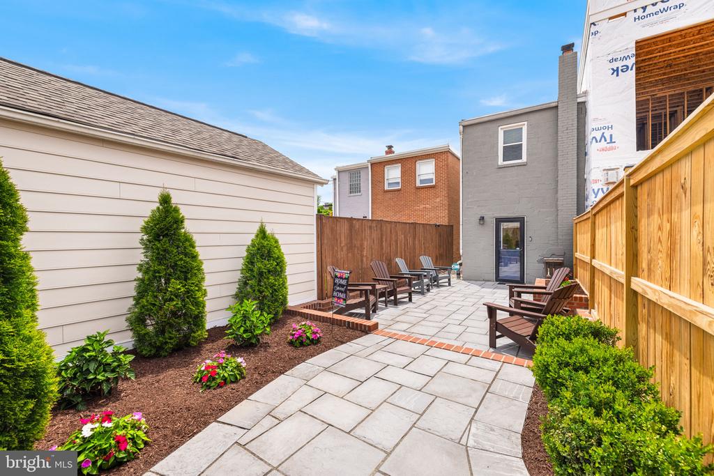 1005 ORONOCO STREET