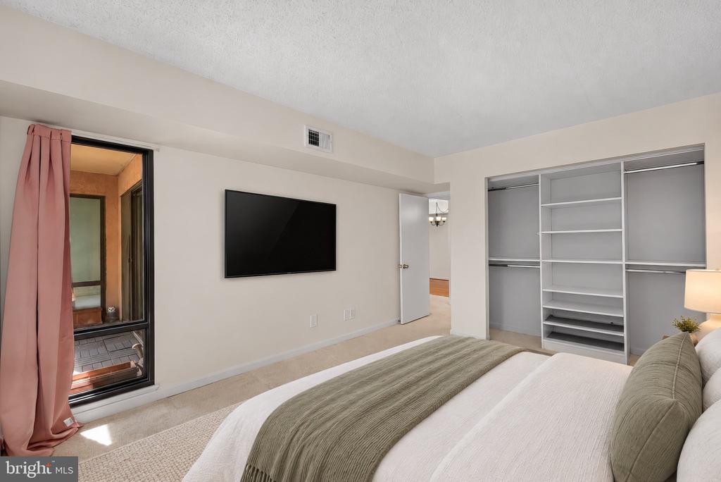 805 N HOWARD STREET N Unit: 246