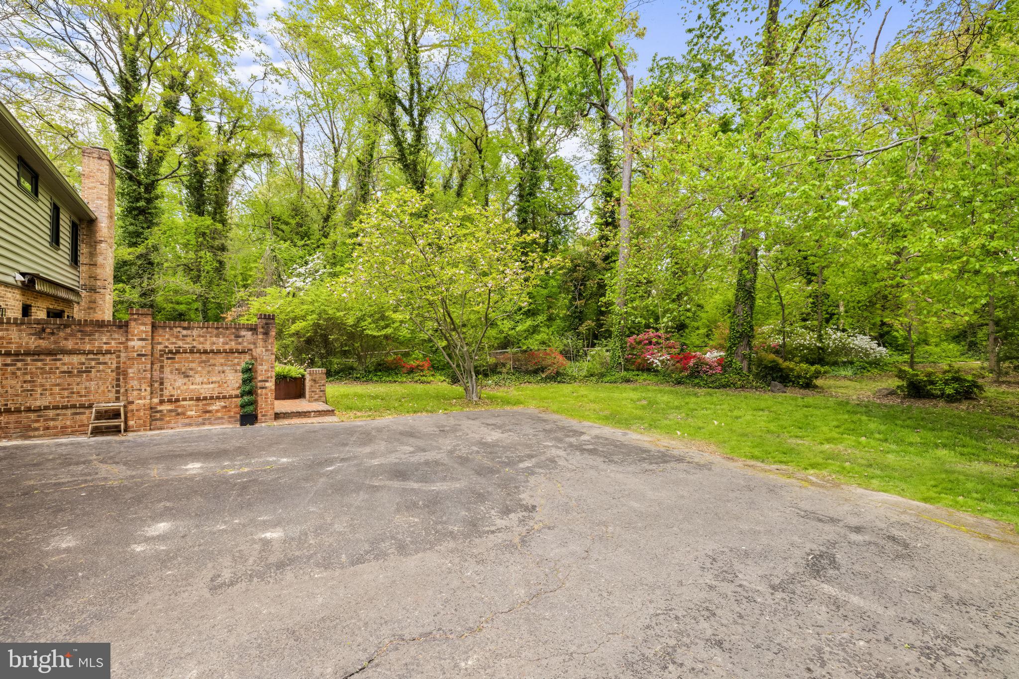 9009 CHARLES AUGUSTINE DR