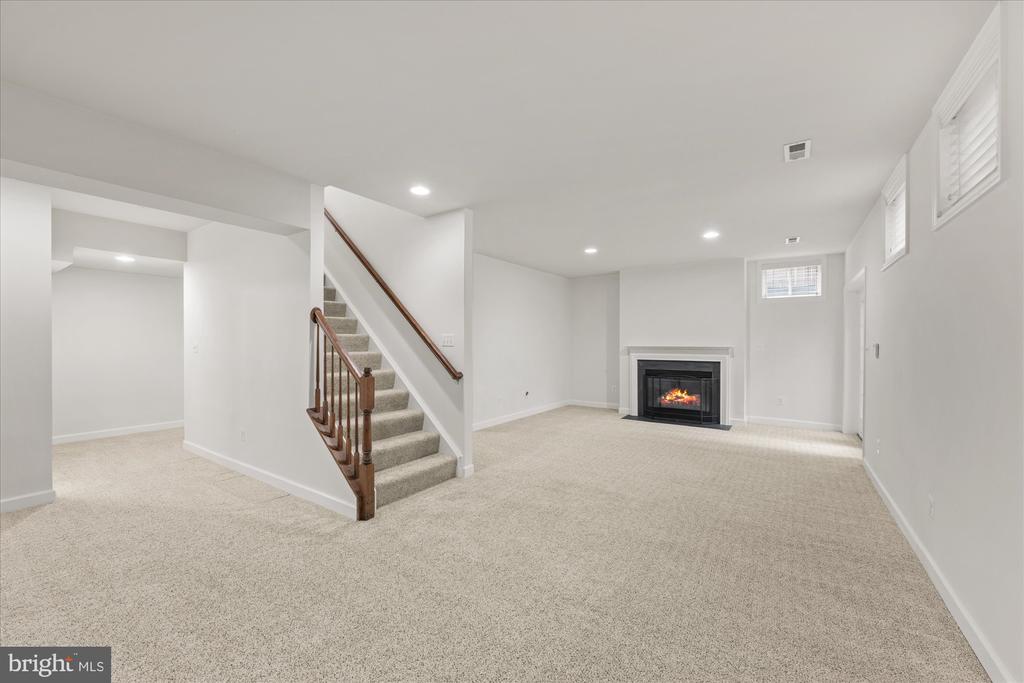 7009 QUANDER ROAD