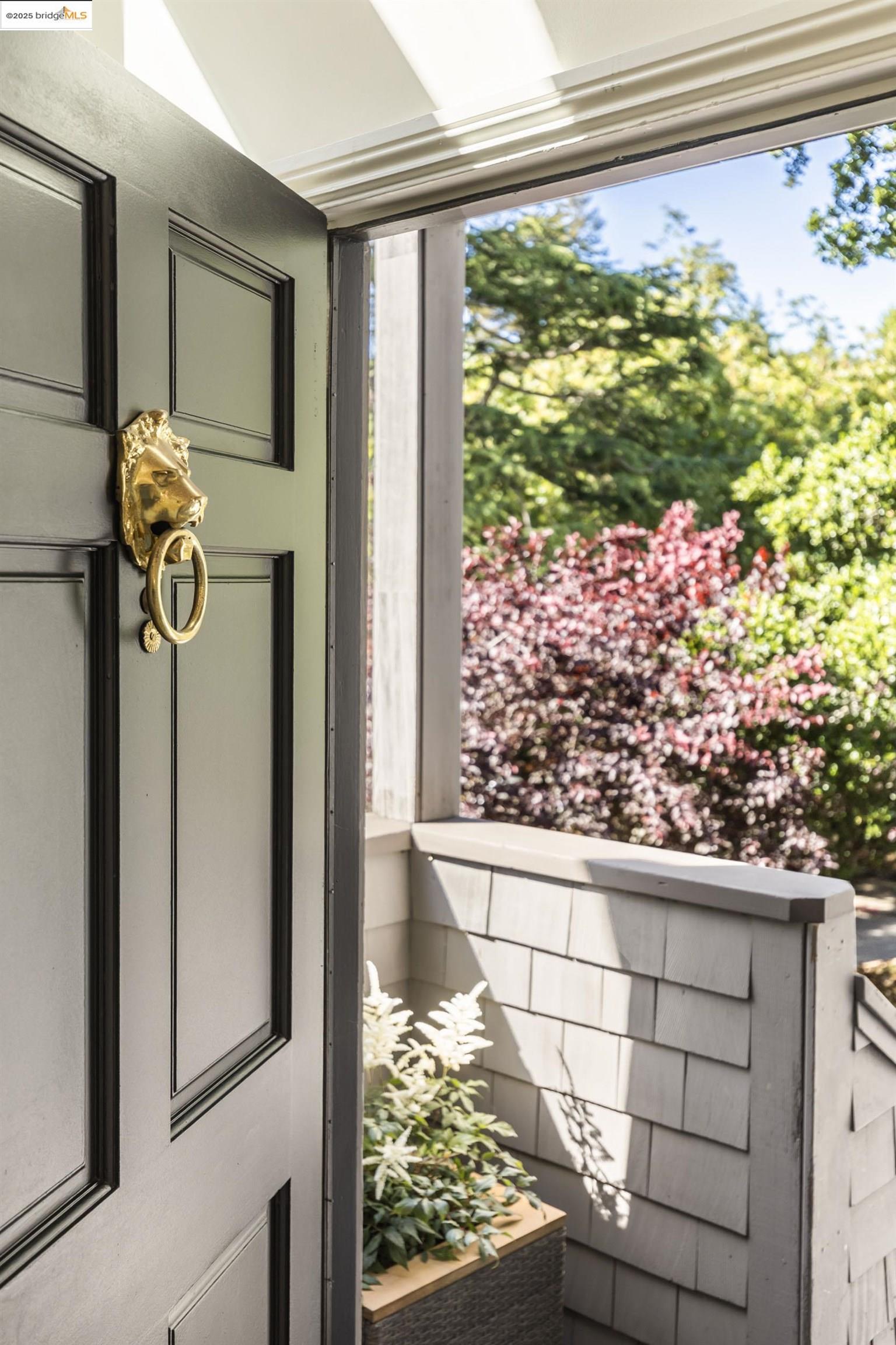 1721 Trestle Glen Rd