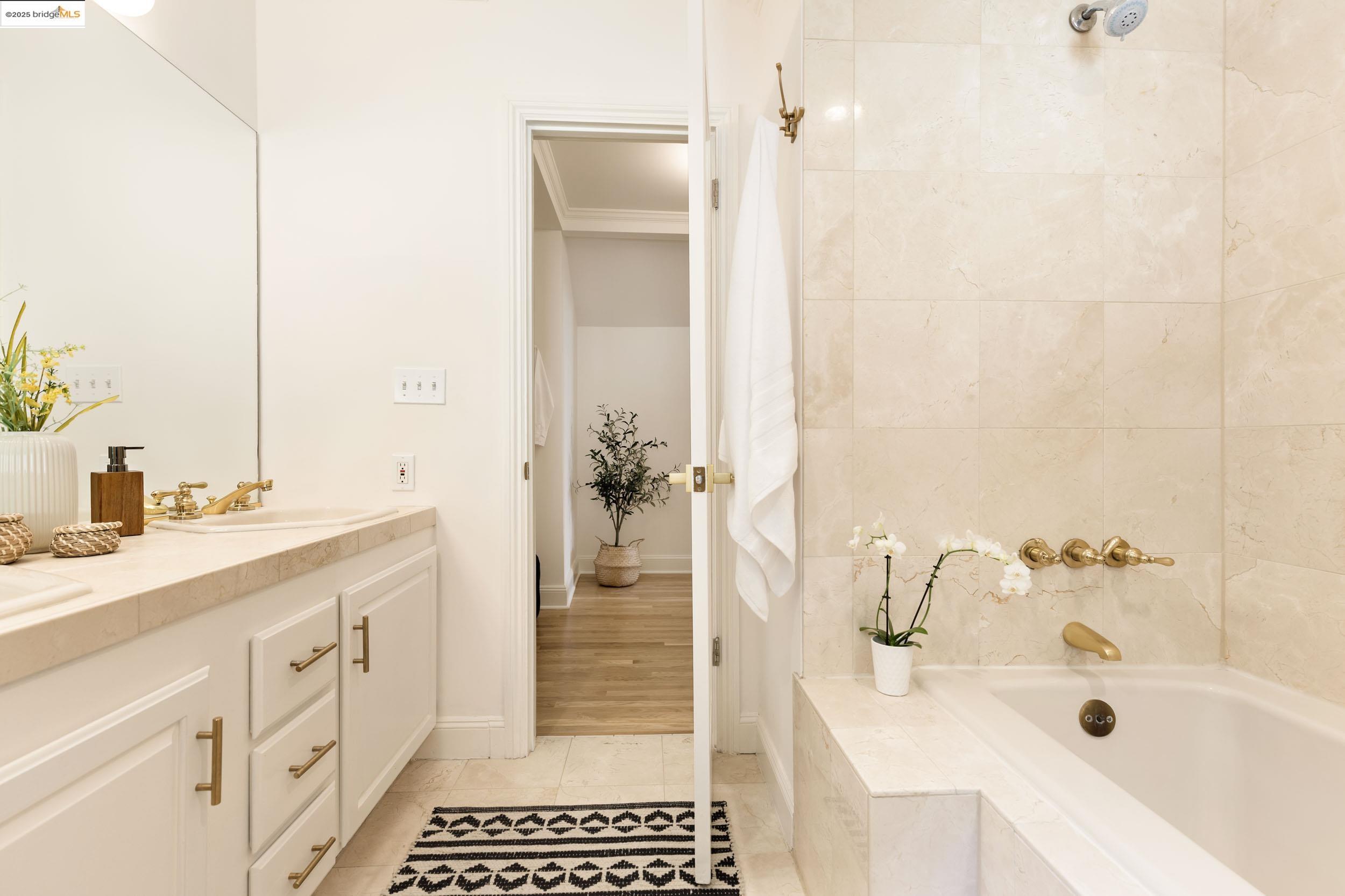 1721 Trestle Glen Rd