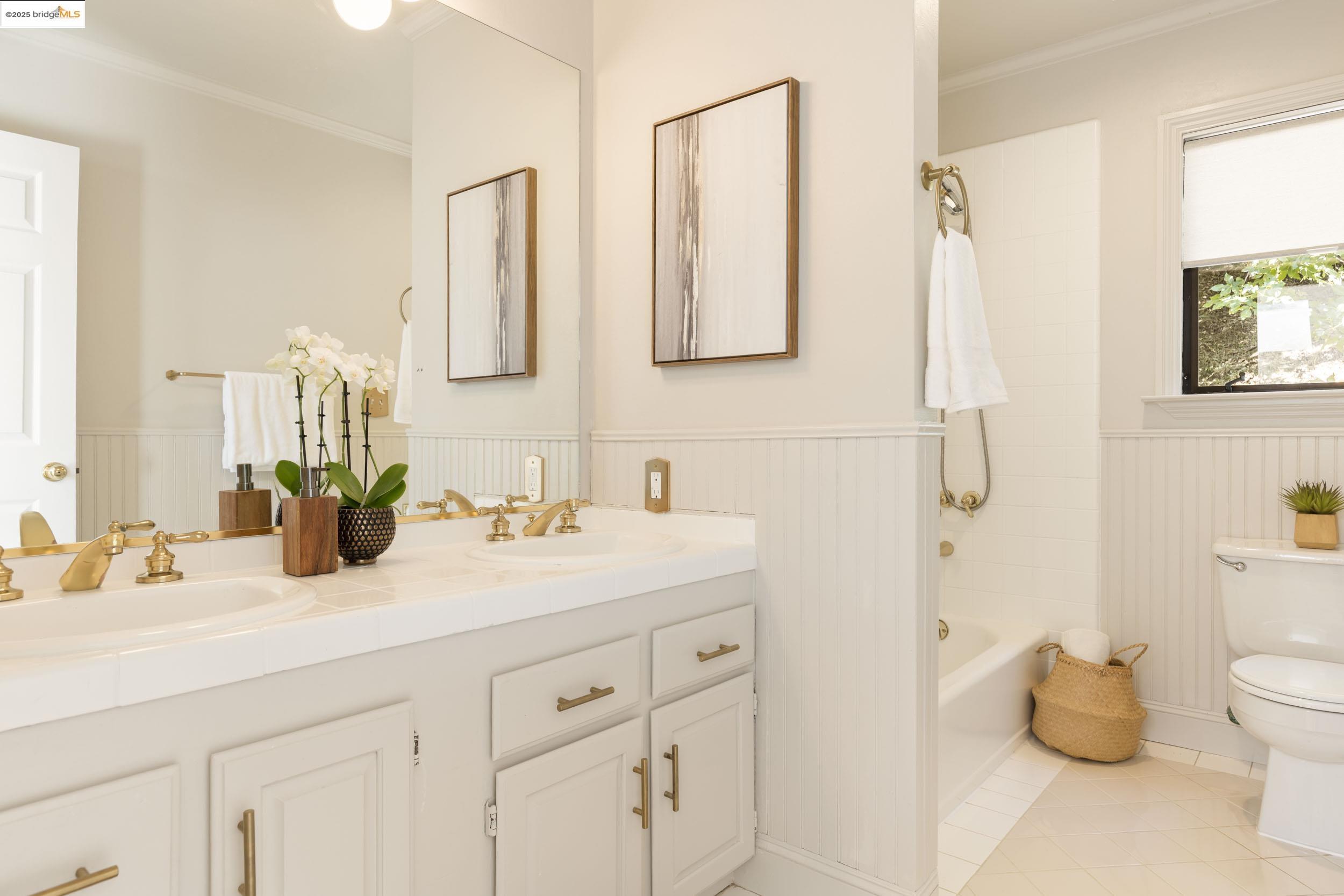 1721 Trestle Glen Rd