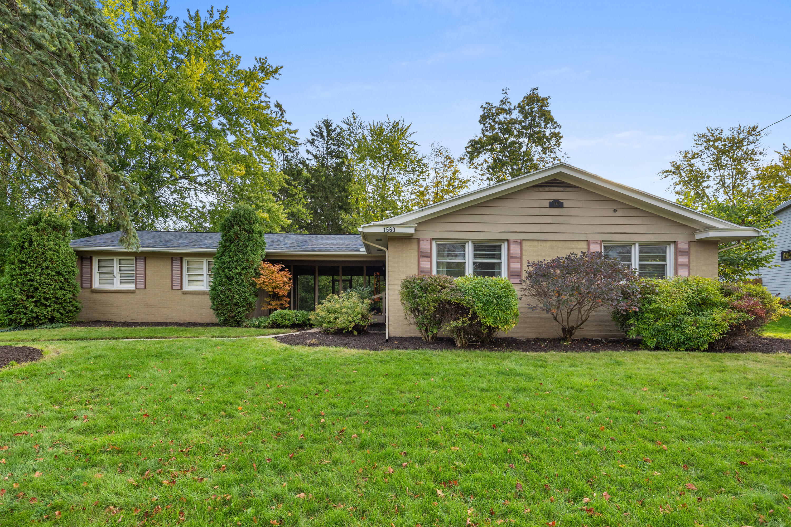 1560 Woodlawn Avenue SE, Grand Rapids