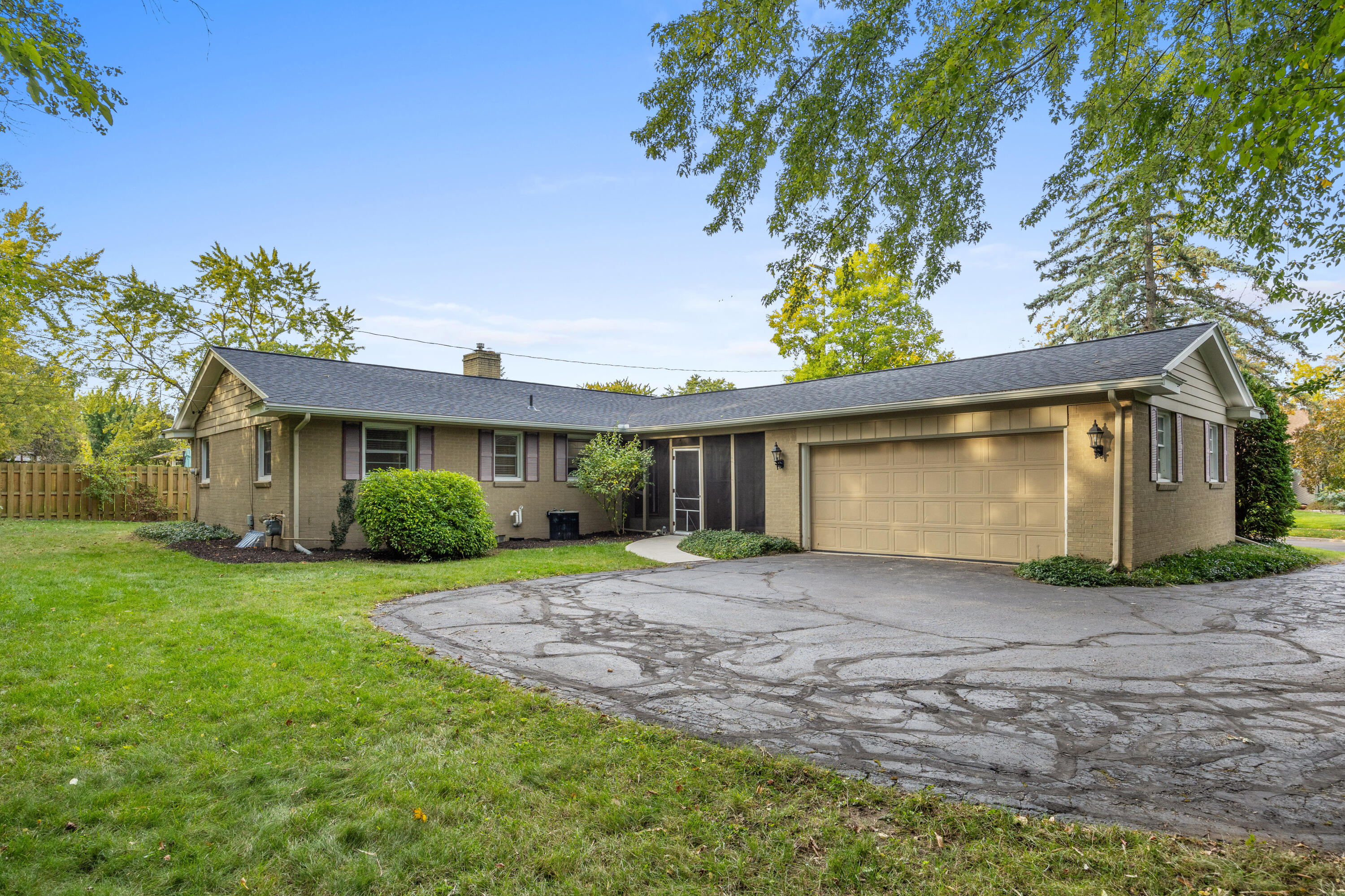 1560 Woodlawn Avenue SE, Grand Rapids