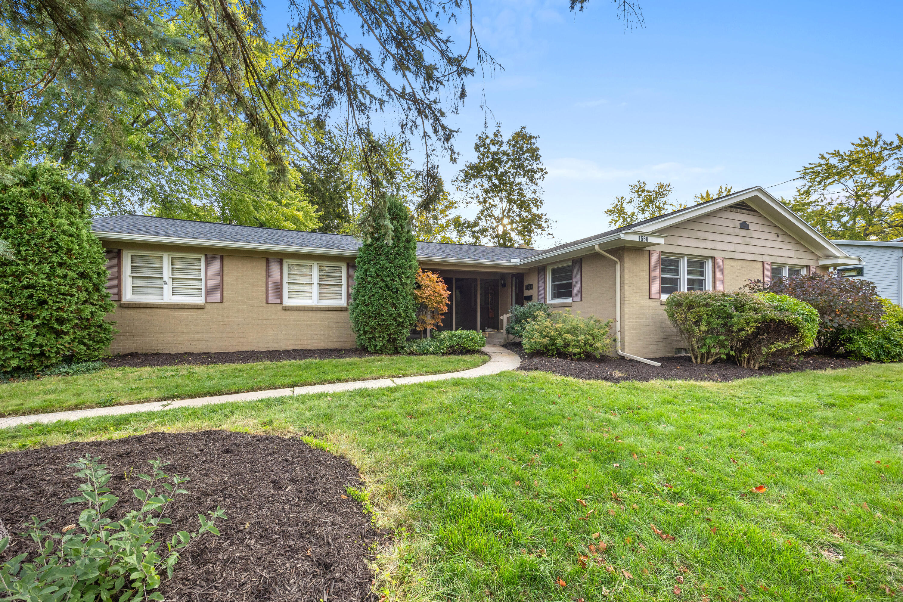 1560 Woodlawn Avenue SE, Grand Rapids