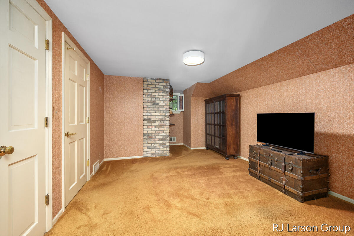 2033 Coronado Drive SE