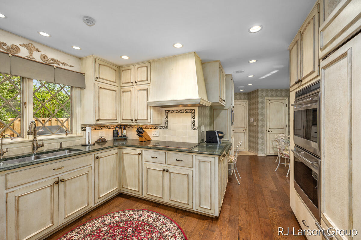 2033 Coronado Drive SE