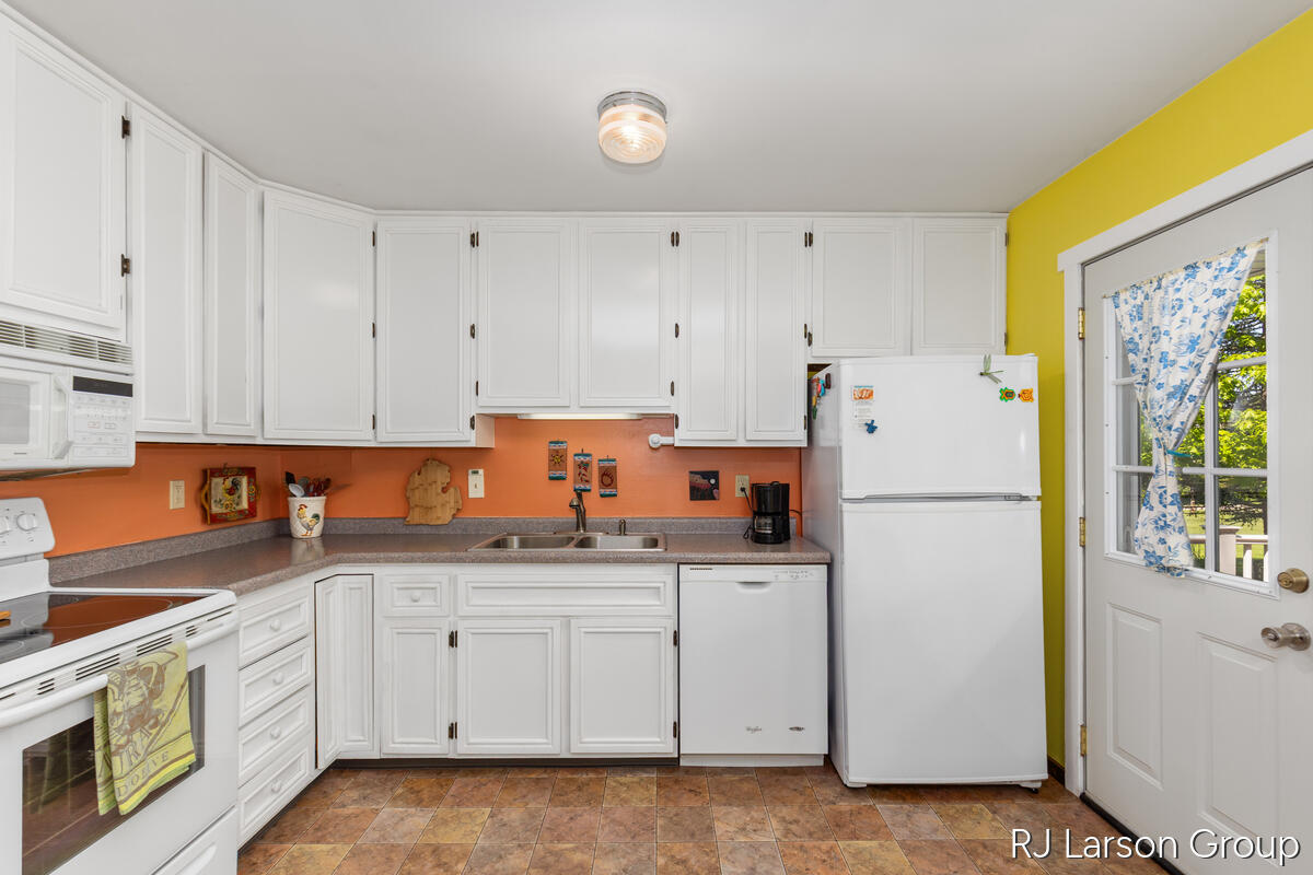 1027 Blue Star Highway